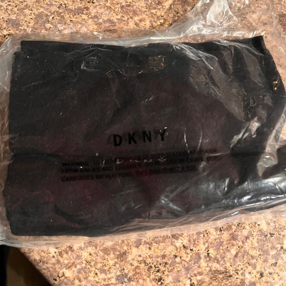 DKNY BLACK AND GOLD CROSSBODY HANDBAG - Picture 12 of 12